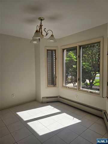 87 Lakeview Drive, Old Tappan, NJ 07675