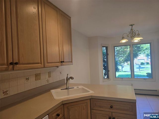 87 Lakeview Drive, Old Tappan, NJ 07675