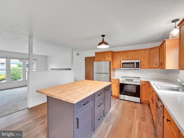 218 W FRANKLIN AVENUE, Myerstown, PA 17067