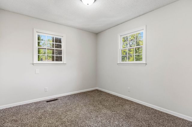 131 Ridgeway Rd, Spartanburg, SC 29301