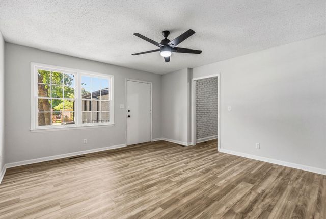 131 Ridgeway Rd, Spartanburg, SC 29301
