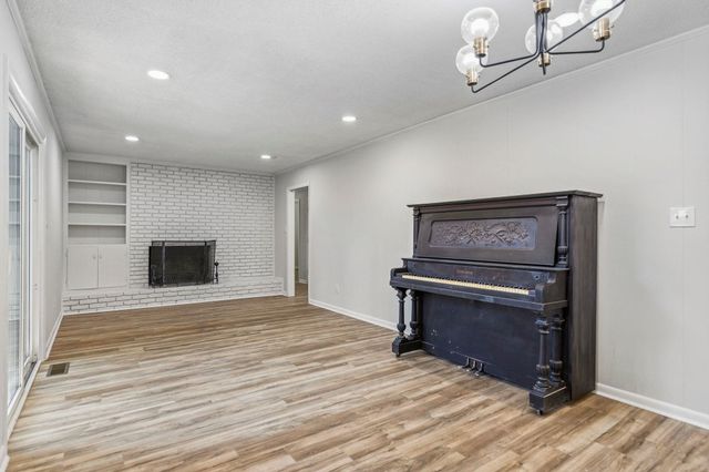 131 Ridgeway Rd, Spartanburg, SC 29301
