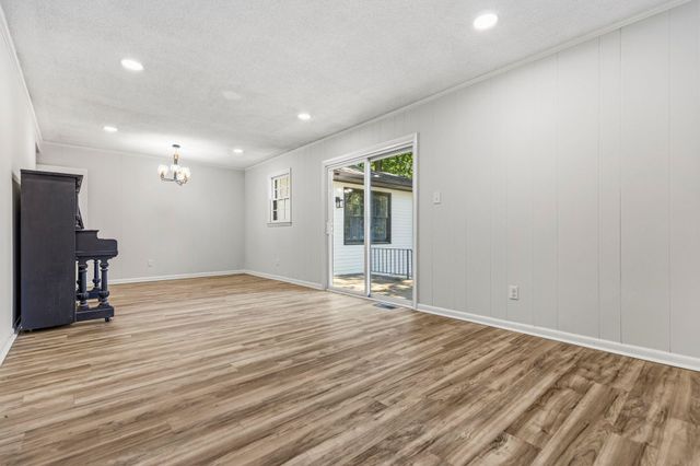 131 Ridgeway Rd, Spartanburg, SC 29301