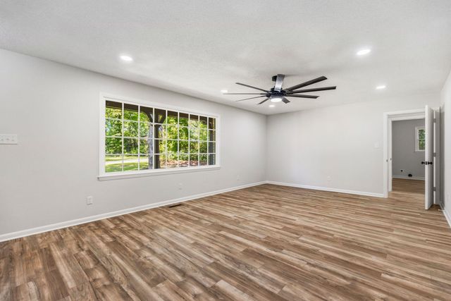 131 Ridgeway Rd, Spartanburg, SC 29301
