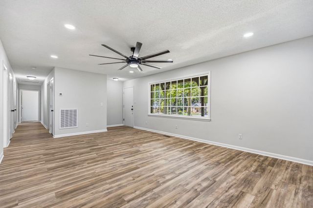 131 Ridgeway Rd, Spartanburg, SC 29301