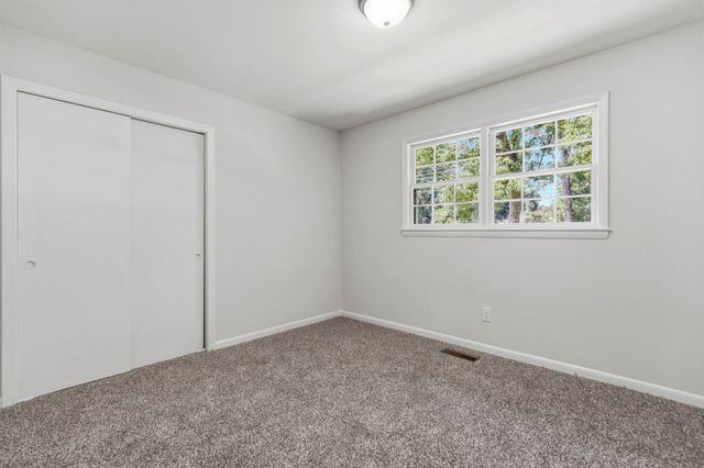 131 Ridgeway Rd, Spartanburg, SC 29301