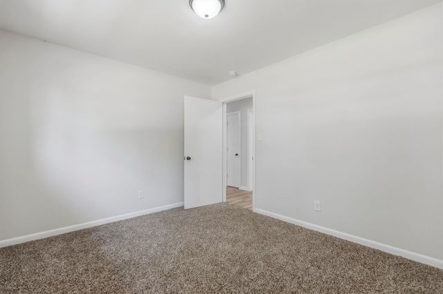 131 Ridgeway Rd, Spartanburg, SC 29301