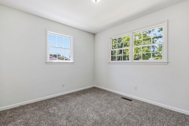 131 Ridgeway Rd, Spartanburg, SC 29301