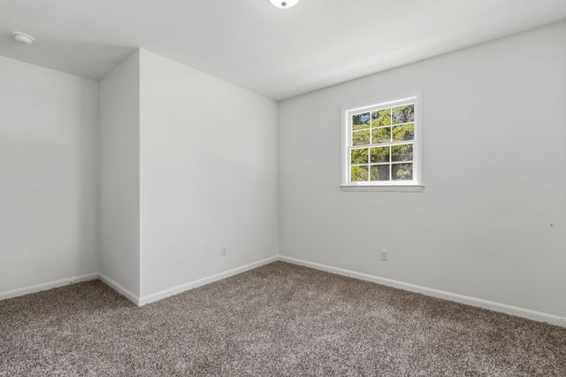 131 Ridgeway Rd, Spartanburg, SC 29301