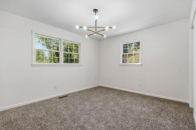 131 Ridgeway Rd, Spartanburg, SC 29301