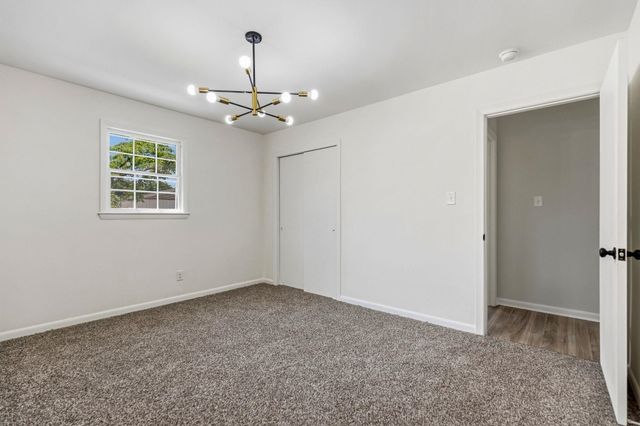 131 Ridgeway Rd, Spartanburg, SC 29301