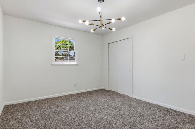 131 Ridgeway Rd, Spartanburg, SC 29301