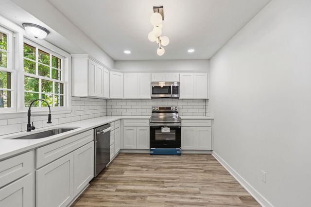 131 Ridgeway Rd, Spartanburg, SC 29301