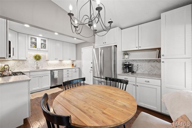 12115 Josephine Marie Drive, Maryland Heights, MO 63043