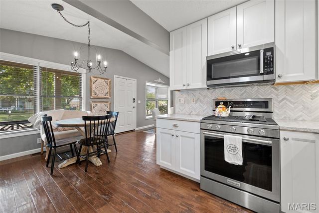 12115 Josephine Marie Drive, Maryland Heights, MO 63043