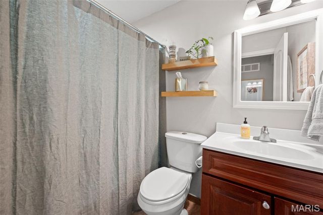 12115 Josephine Marie Drive, Maryland Heights, MO 63043