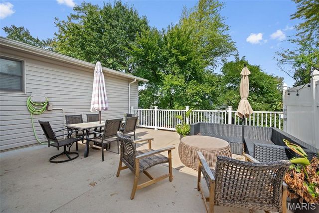 12115 Josephine Marie Drive, Maryland Heights, MO 63043