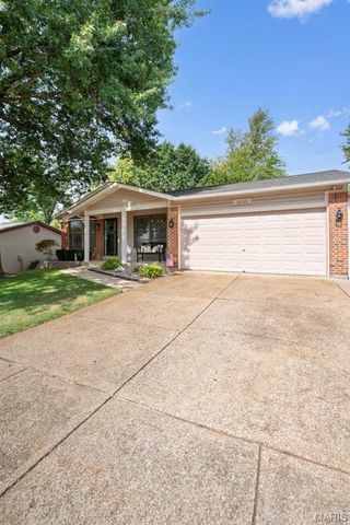 12115 Josephine Marie Drive, Maryland Heights, MO 63043