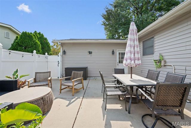 12115 Josephine Marie Drive, Maryland Heights, MO 63043