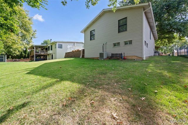 12115 Josephine Marie Drive, Maryland Heights, MO 63043