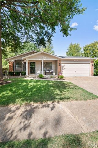 12115 Josephine Marie Drive, Maryland Heights, MO 63043
