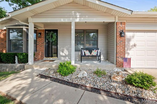 12115 Josephine Marie Drive, Maryland Heights, MO 63043