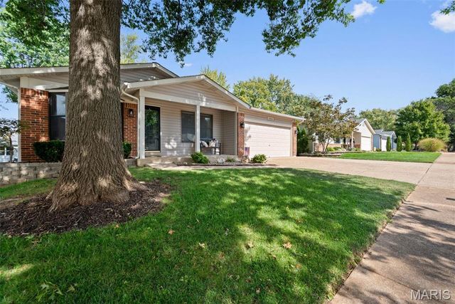 12115 Josephine Marie Drive, Maryland Heights, MO 63043