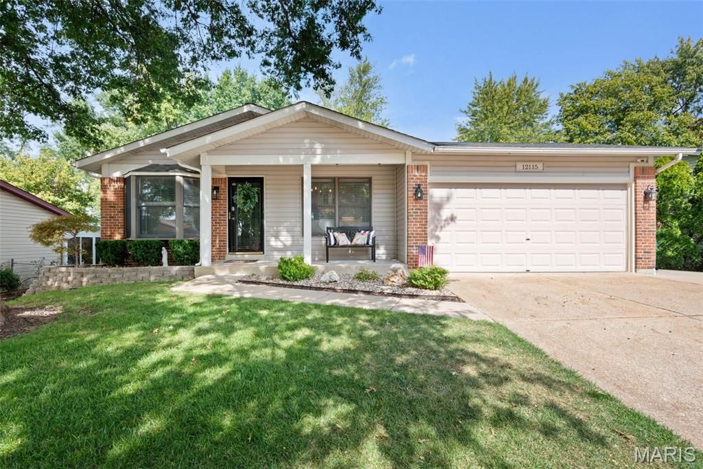 12115 Josephine Marie Drive, Maryland Heights, MO 63043