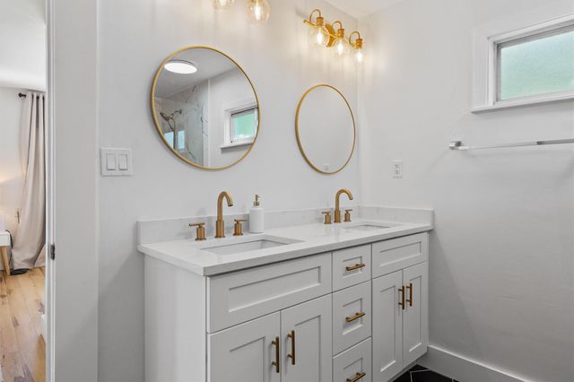 25413 Pedernales Point DR, Spicewood, TX 78669