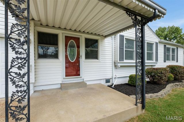 9405 Evandale Drive, St Louis, MO 63123