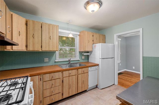 9405 Evandale Drive, St Louis, MO 63123