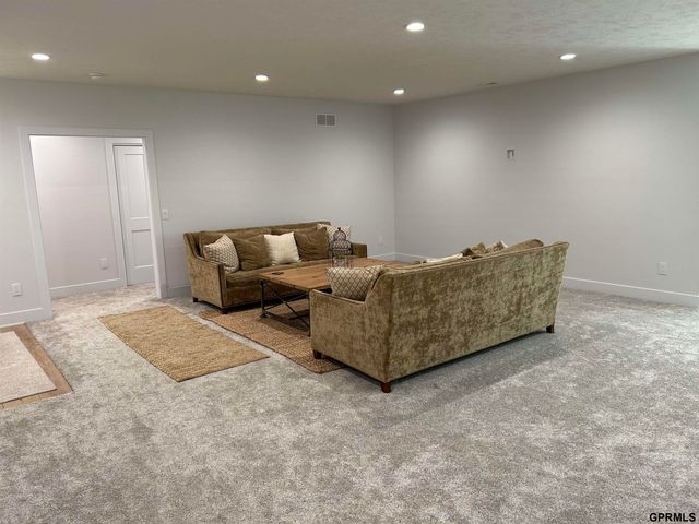 9121 Marbella Drive, Lincoln, NE 68520