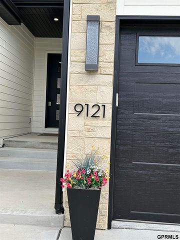 9121 Marbella Drive, Lincoln, NE 68520