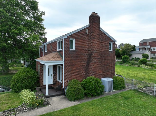 55 Sylvanus Ave, North Union Twp, PA 15401