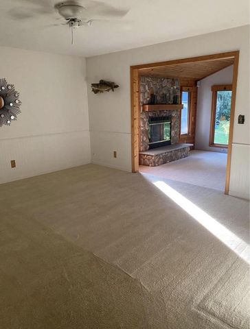 W360N7506 Thomas DRIVE, Oconomowoc, WI 53066