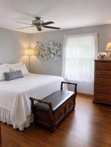 W360N7506 Thomas DRIVE, Oconomowoc, WI 53066