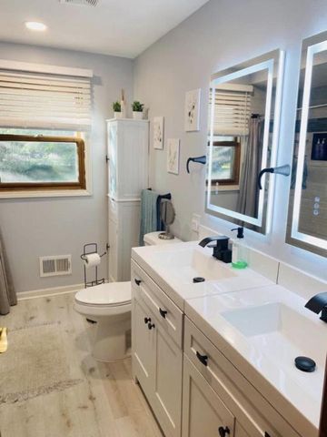 W360N7506 Thomas DRIVE, Oconomowoc, WI 53066