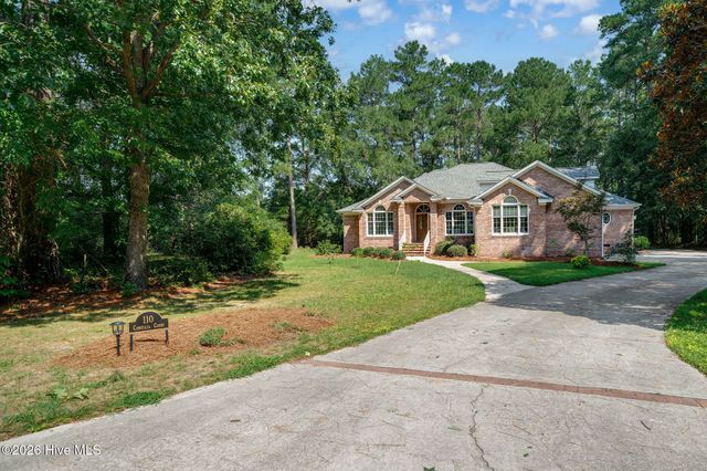 110 Camellia Court, Wallace, NC 28466