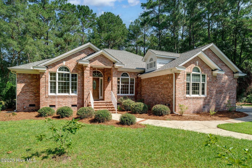 110 Camellia Court, Wallace, NC 28466