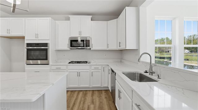 6033 Sam Callis CIR, Suffolk, VA 23435