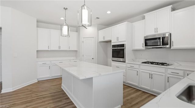 6033 Sam Callis CIR, Suffolk, VA 23435