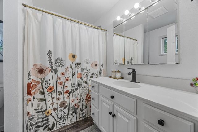 6801 1st Street N, Moorhead, MN 56560