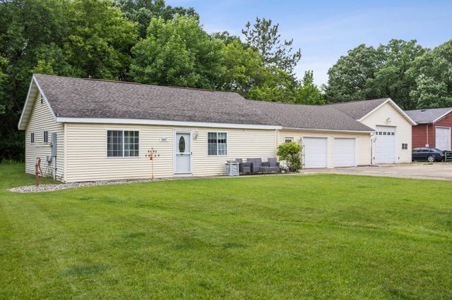 6801 1st Street N, Moorhead, MN 56560