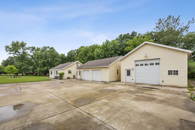 6801 1st Street N, Moorhead, MN 56560