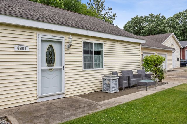 6801 1st Street N, Moorhead, MN 56560