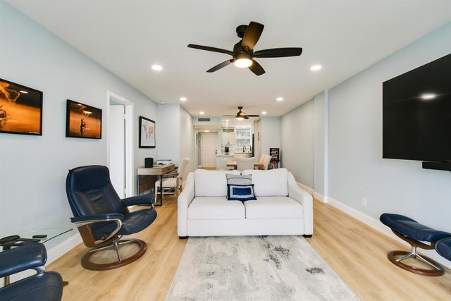 100 Paradise Harbour Boulevard 211, North Palm Beach, FL 33408