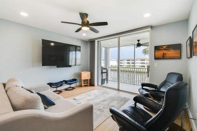 100 Paradise Harbour Boulevard 211, North Palm Beach, FL 33408