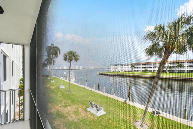 100 Paradise Harbour Boulevard 211, North Palm Beach, FL 33408