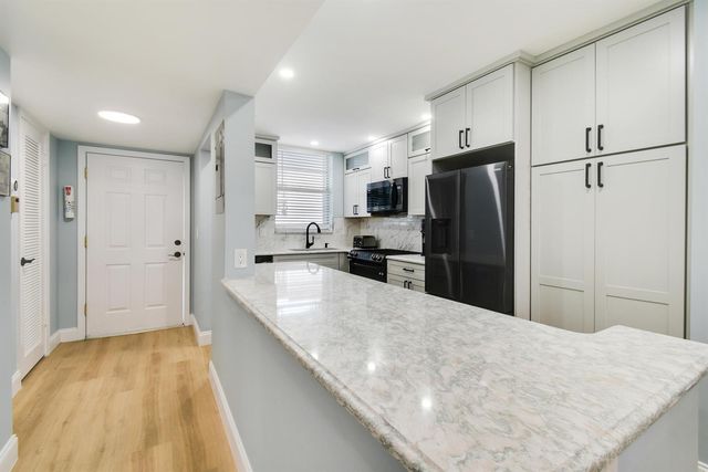 100 Paradise Harbour Boulevard 211, North Palm Beach, FL 33408