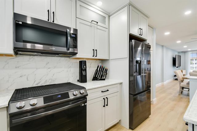 100 Paradise Harbour Boulevard 211, North Palm Beach, FL 33408